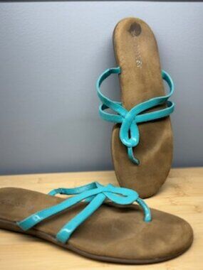 Aerosoles Turquoise Patent Leather Sandals – Classic Preppy Summer Staple
